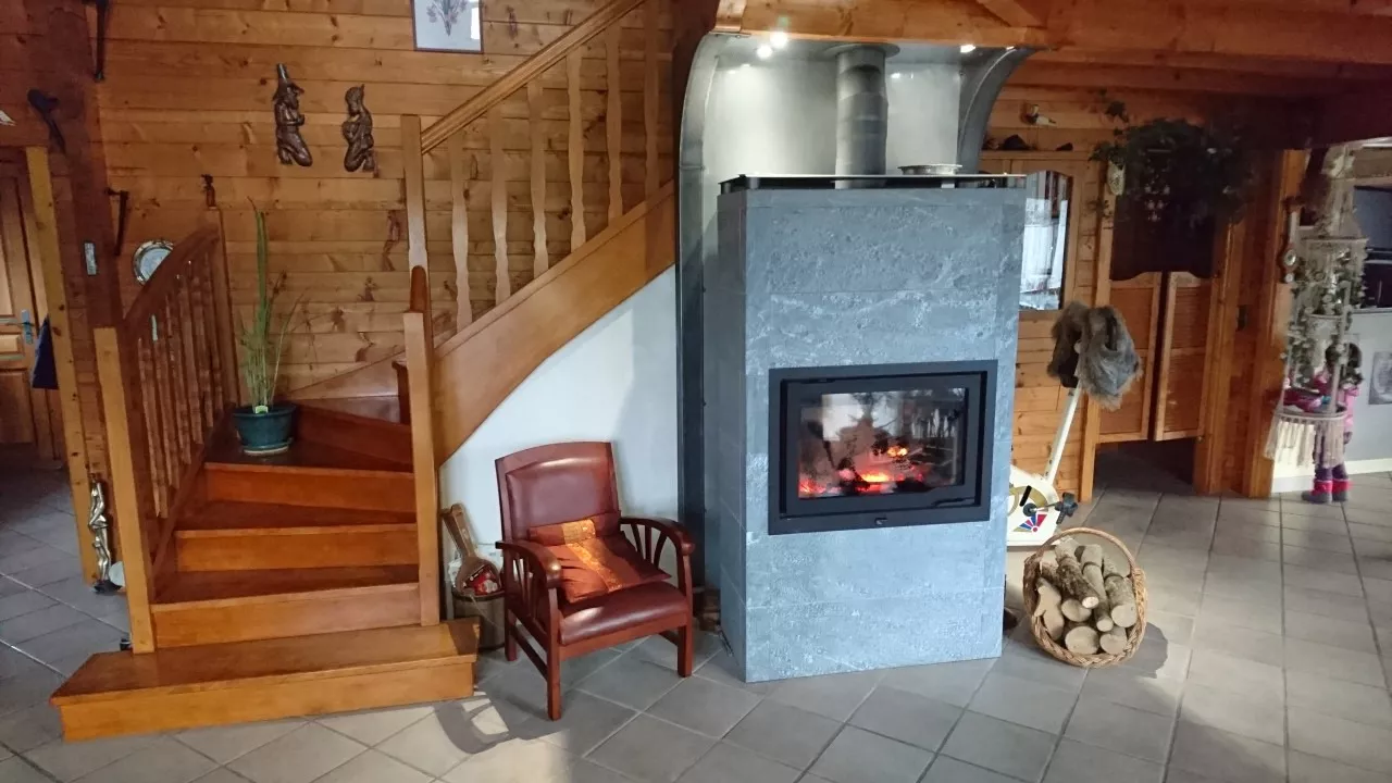 Poêle à bois à accumulation JOTUL FS 166 en pierre ollaire (Champagnole, Jura 39)