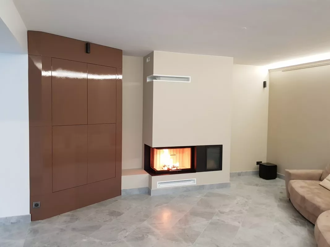 Cheminée avec foyer d'angle SPARTHERM Varia 2L 80h (Lons-le-saunier, Jura 39)