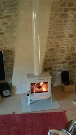 Poêle à bois en fonte JOTUL F100 émaillé ivoire (Saint Julien Sur Suran, Jura 39)